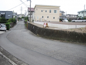 富士宮・山本分譲地：東側道路(北より撮影)