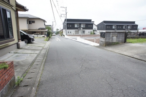 横沢分譲地：接続市道(北側より撮影）