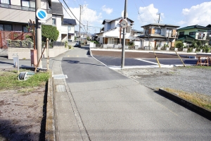 石坂・井戸上分譲地：接続市道南側より撮影